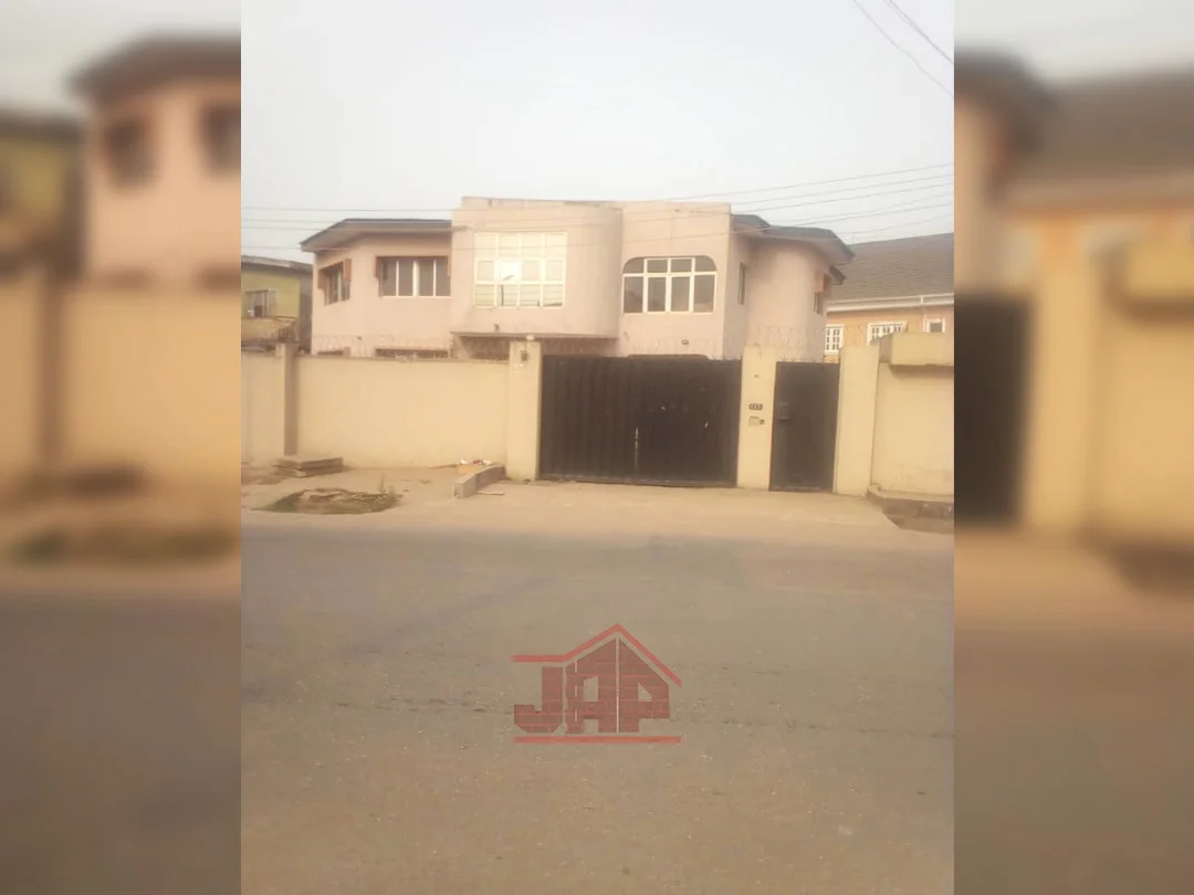 For Sale: A 5-Bedroom Detached House with BQ and 3 Nos of Shops